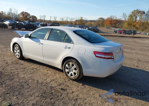 2010 Toyota Camry Le z USA, uszkodzony, nr VIN 4T4BF3EK4AR085214